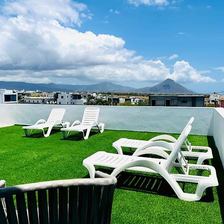 Amazing Sunset View Rooftop. Flic-en-Flacq Extérieur photo