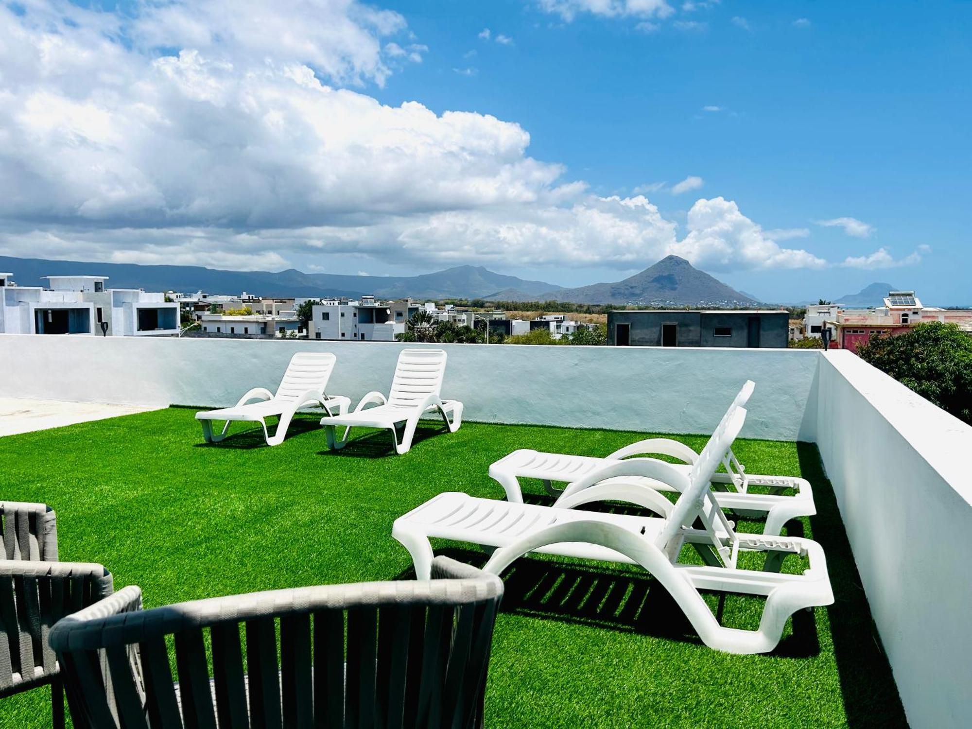 Amazing Sunset View Rooftop. Flic-en-Flacq Extérieur photo